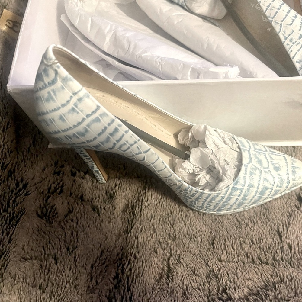 💯% Authentic Alice+Olivia Dina Snakeskin Pumps/Heels- 37.5= 6 1/2 - Picture 5 of 7